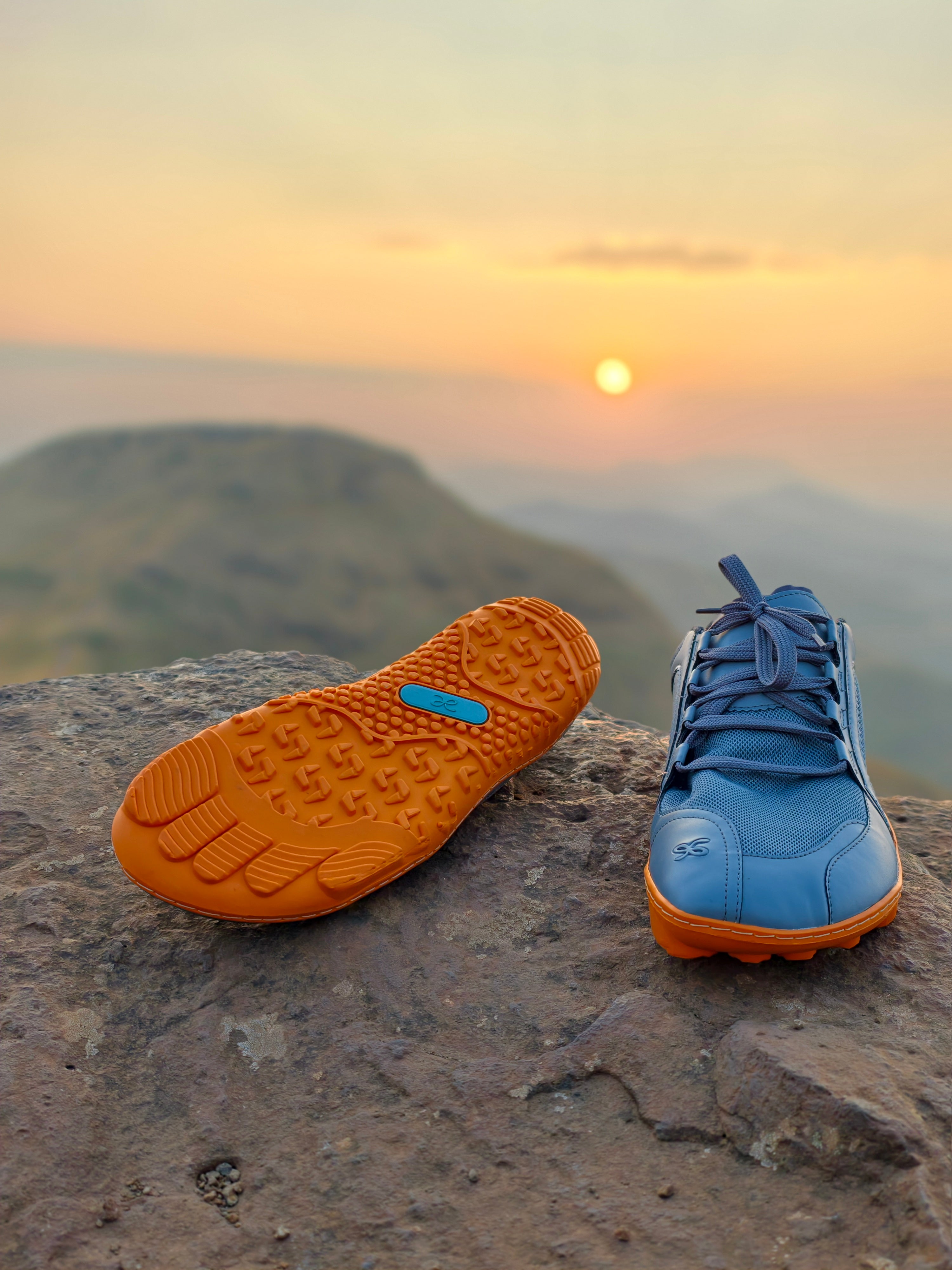 Five finger sole as with lugs for traction for outdoor usage